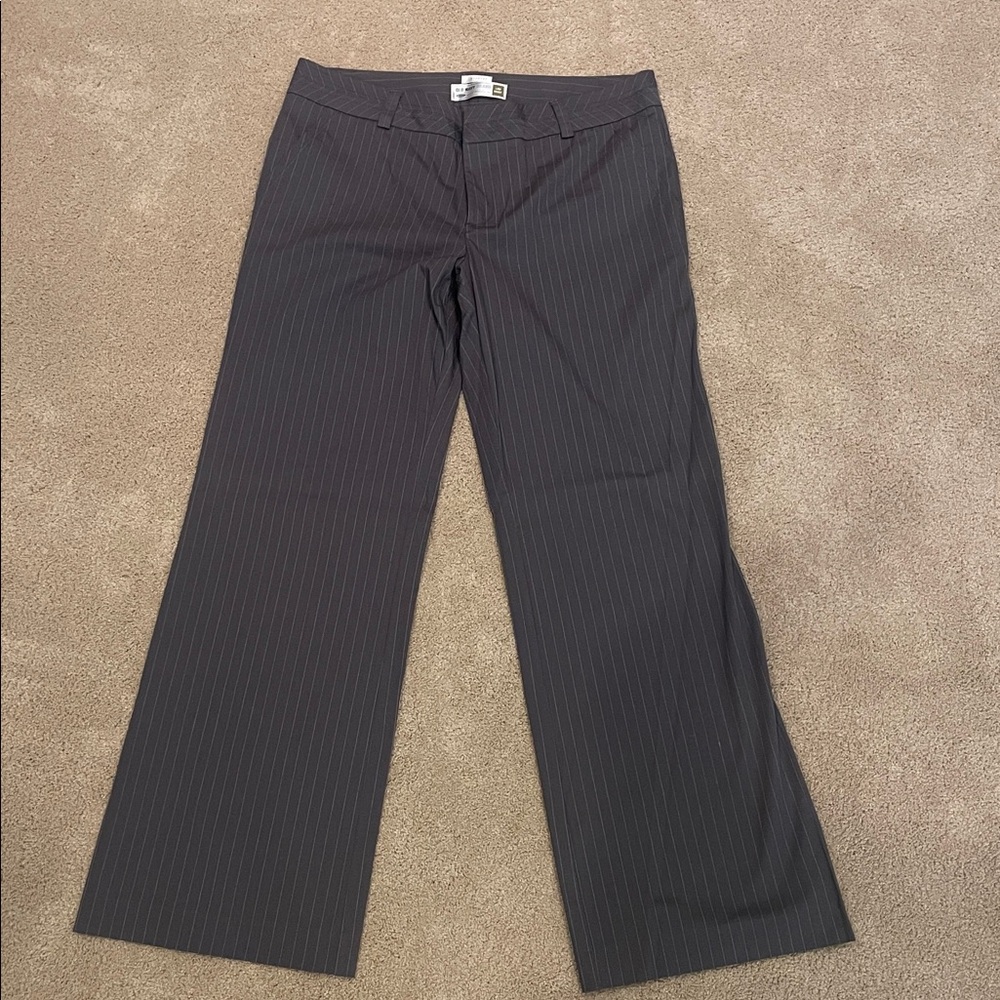 Old Navy stretch low waist gray pinstriped women’s pants slacks, size 14
